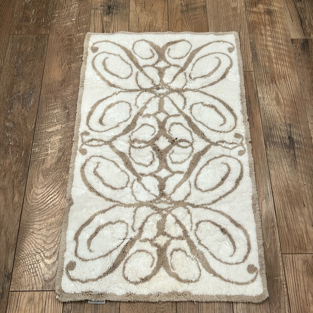 Habidecor Beige & White Rug NWOT Size 24” x 39.5”